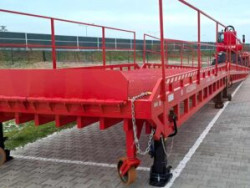 Neįprastas specialus sunkiosios technikos pakrovimo rampos ir platformos projektas